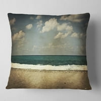 Designart Vintage plaža sa teškim oblacima - jastuk za bacanje na obalu mora-16x16