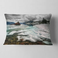 PromenArt Smrznuto planinsko jezero obala - pejzažni jastuk od tiskanog bacanja - 12x20
