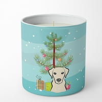 Božićno drvce i žuti labrador oz ukrasna soja svijeća